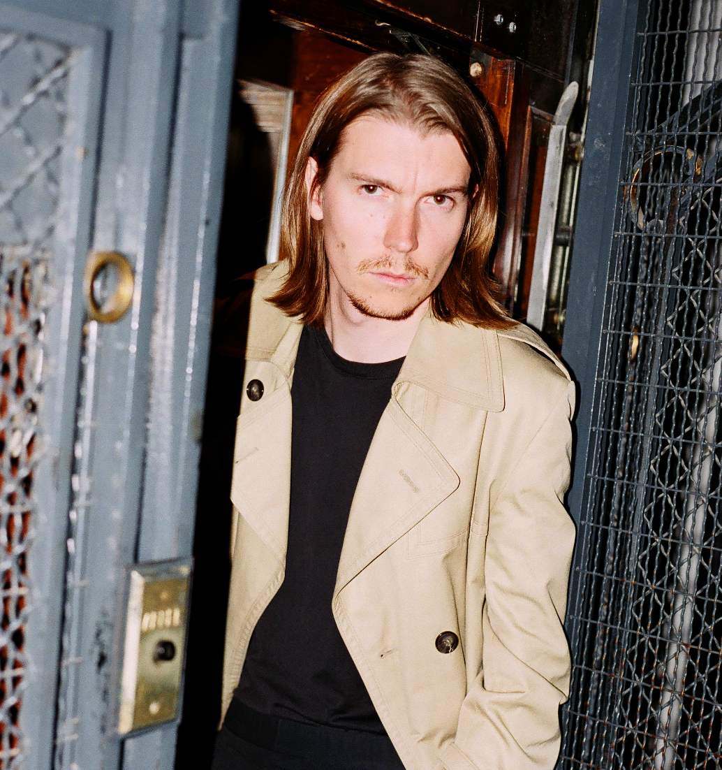 Alex past. Alex Cameron. Зарубежный певец Алекс. Алекс Кэмерон. Alex Brashovean.