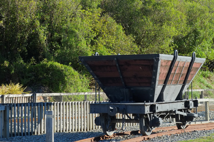  New Zealand minecart on tracks 